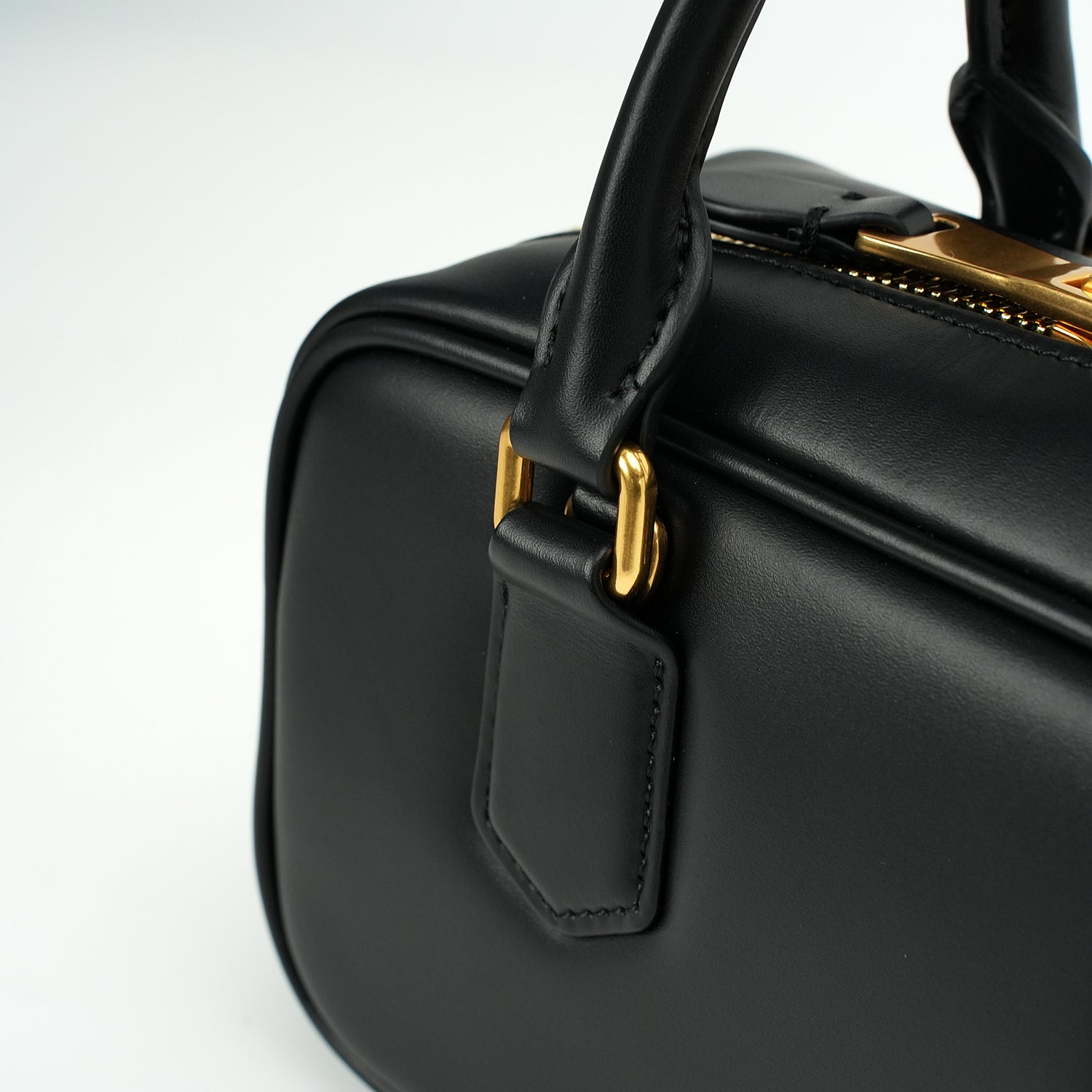 Mini Boston bag handle attachment and gold ring detail OEM wholesale product detail